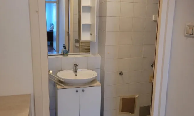 Недвижимость Двухкомнатная квартира : 8