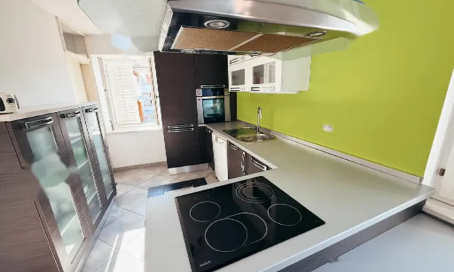 Недвижимость Квартира, 5 и более комнат, Копер, Гортанов трг: 11