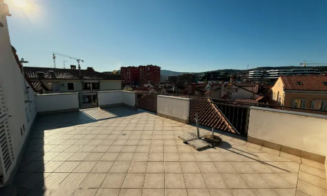 Недвижимость Квартира, 5 и более комнат, Копер, Гортанов трг: 19