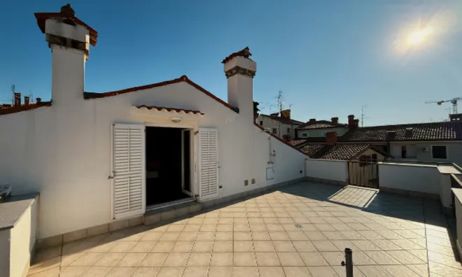 Недвижимость Квартира, 5 и более комнат, Копер, Гортанов трг: 20