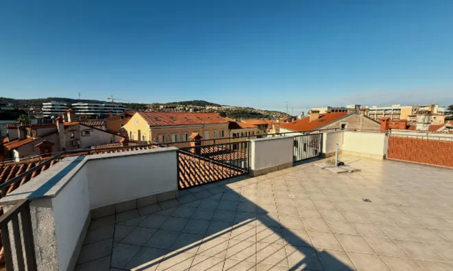 Недвижимость Квартира, 5 и более комнат, Копер, Гортанов трг: 21