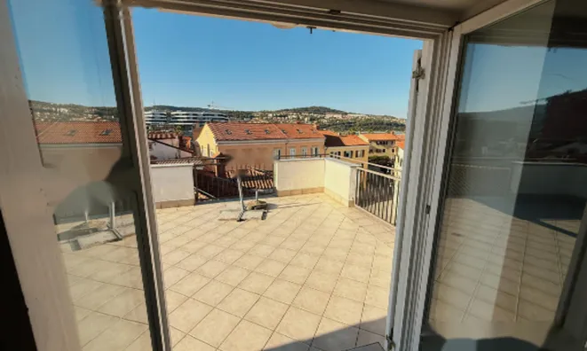 Недвижимость Квартира, 5 и более комнат, Копер, Гортанов трг: 22