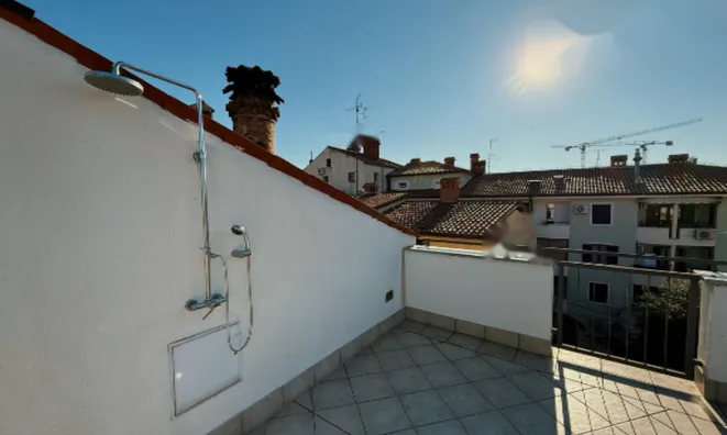 Недвижимость Квартира, 5 и более комнат, Копер, Гортанов трг: 23