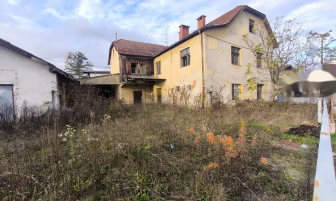 Недвижимость Дом, Поле, Слапе: 2