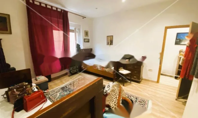 Недвижимость Трехкомнатная квартира в центре: 4