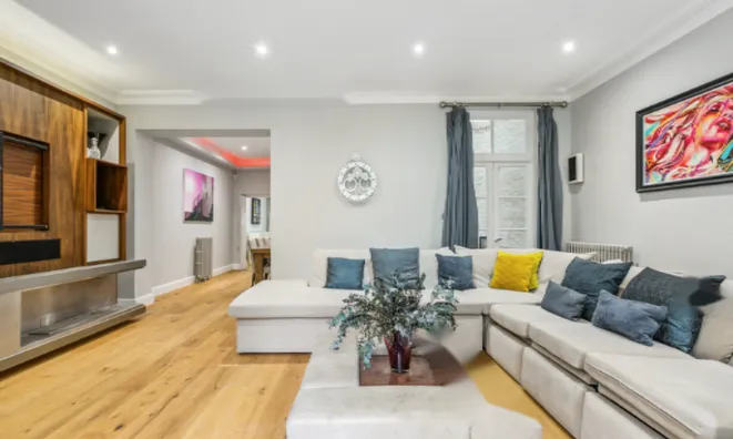 Недвижимость Redcliffe Square: 10