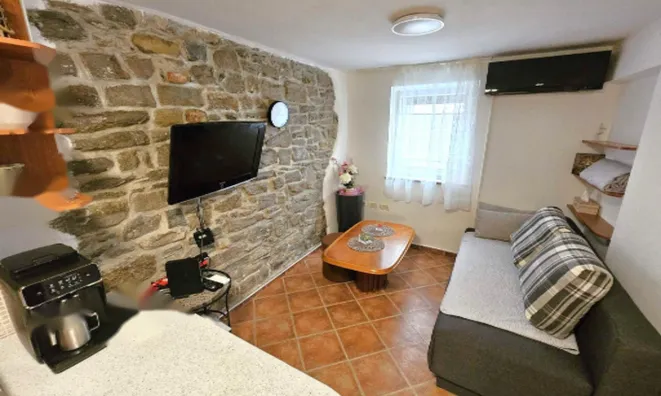 Недвижимость 1-комнатная квартира в центре Копера: 1