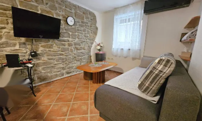 Недвижимость 1-комнатная квартира в центре Копера: 2