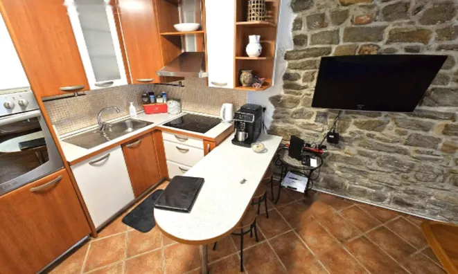 Недвижимость 1-комнатная квартира в центре Копера: 3