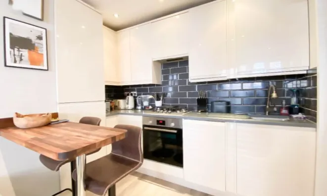 Недвижимость Shoot Up Hill, West Hampstead Borders: 7