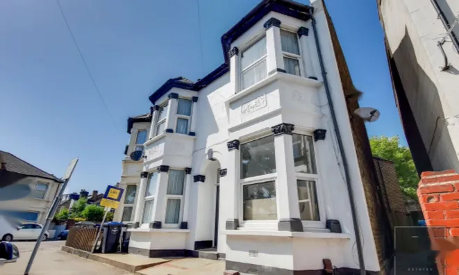 Недвижимость —: 5