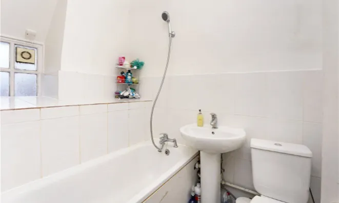 Недвижимость Albion Avenue: 6