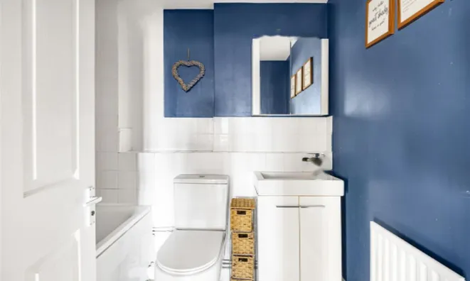 Недвижимость Sandifer Drive, Cricklewood: 2