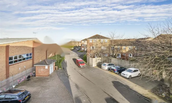 Недвижимость Sandifer Drive, Cricklewood: 5