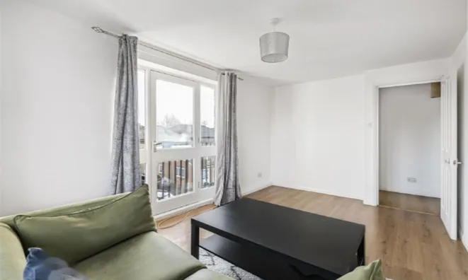 Недвижимость Sandifer Drive, Cricklewood: 9