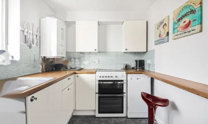 Недвижимость Sandifer Drive, Cricklewood: 10