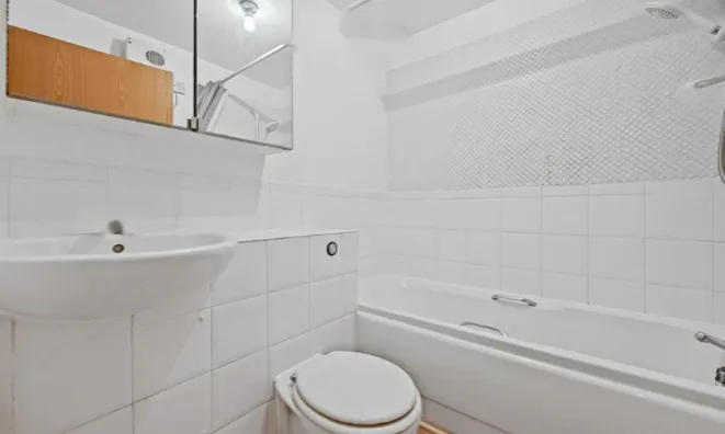 Недвижимость Windmill Drive, Cricklewood: 2