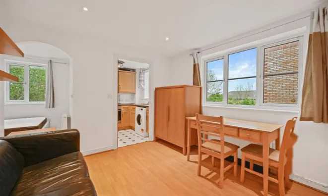 Недвижимость Windmill Drive, Cricklewood: 4