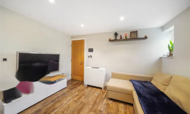 Недвижимость Waterlow Road: 2