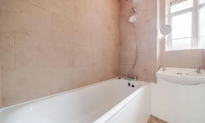 Недвижимость White City Estate: 9