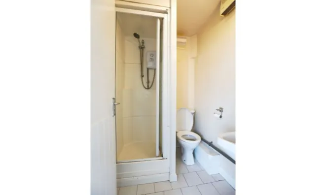 Недвижимость Adamson Road: 2