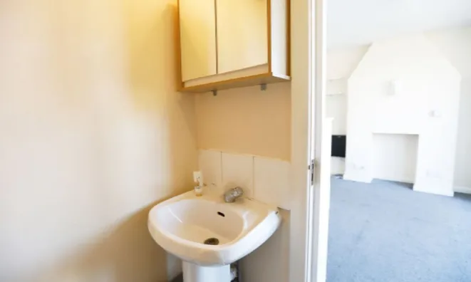 Недвижимость Adamson Road: 3