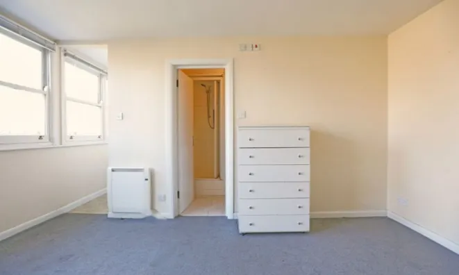 Недвижимость Adamson Road: 16