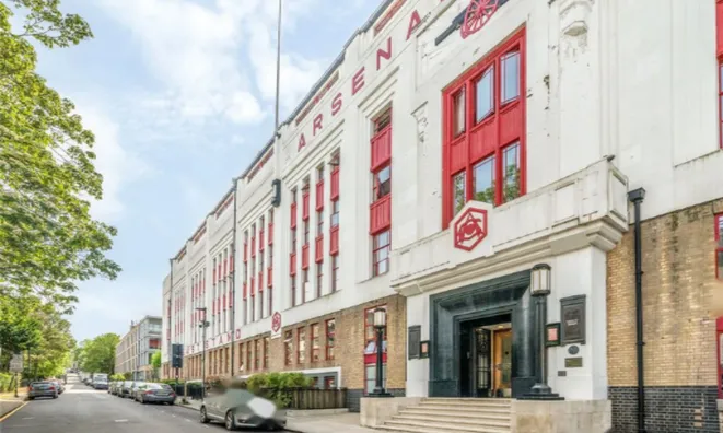 Недвижимость Highbury Stadium Square: 2