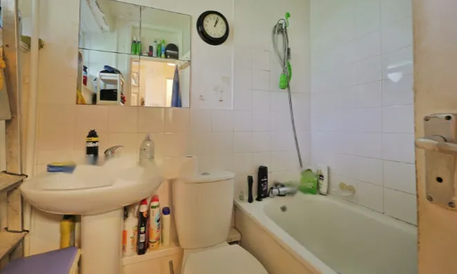 Недвижимость Pearscroft Road: 1