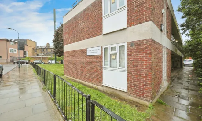 Недвижимость Pearscroft Road: 2