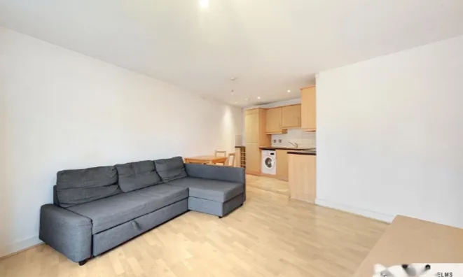 Недвижимость Ferndale Road: 9