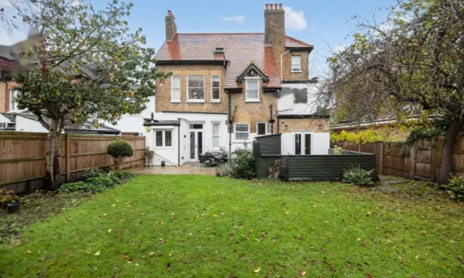 Недвижимость Earlsfield Road: 2