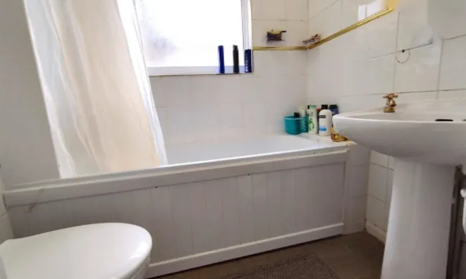 Недвижимость St. Thomas's Road: 3