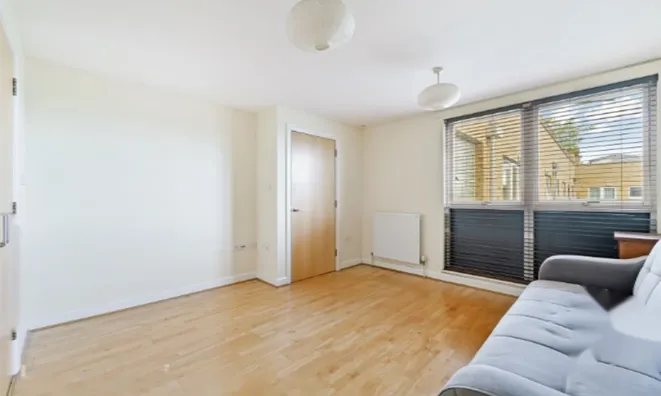 Недвижимость Uxbridge Road: 8