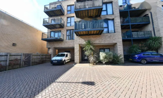 Недвижимость Coleby House, Woodly Crescent: 13