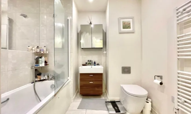 Недвижимость For Sale - Flat, Tawny Court, Shearwater Drive: 5