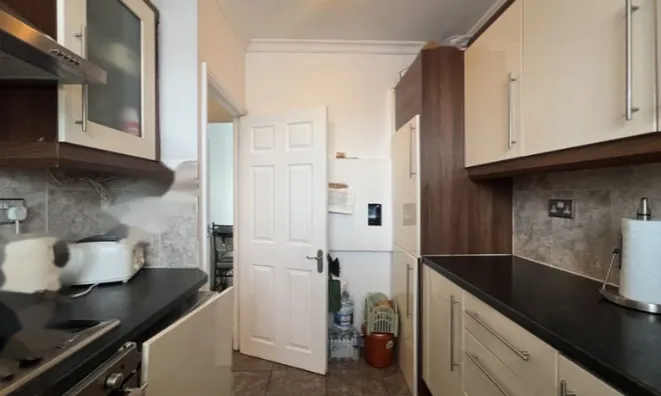 Недвижимость Vallance Road: 2