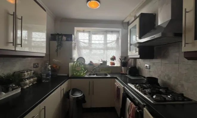 Недвижимость Vallance Road: 17