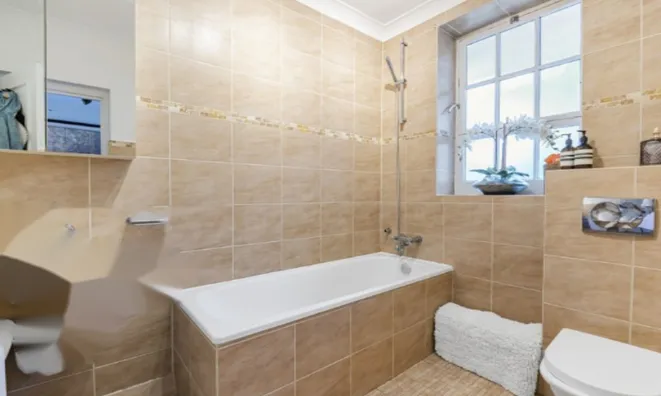 Недвижимость Vicarage Crescent: 2