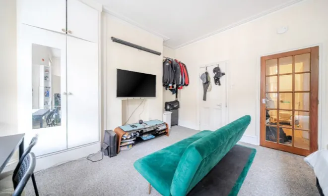 Недвижимость Crewdson Road: 8