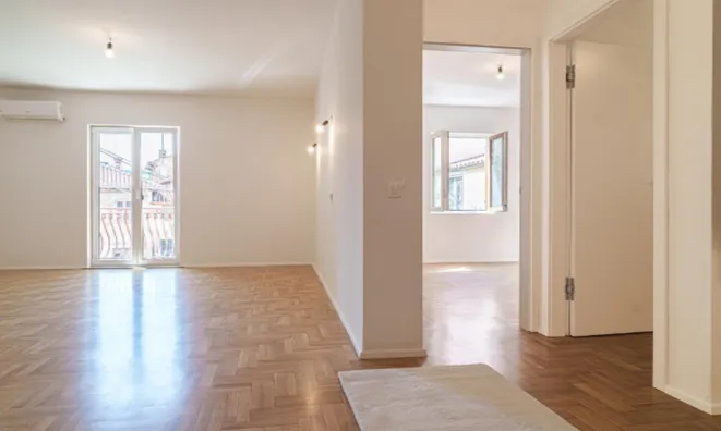 Недвижимость Трёхкомнатная квартира в Центре Копера: 1