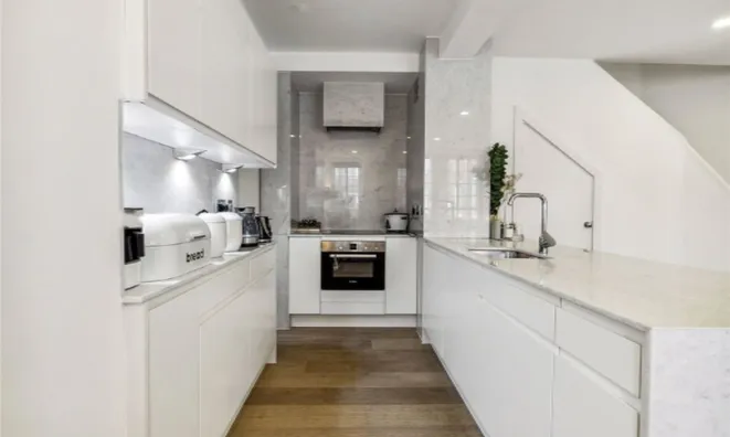 Недвижимость Swan Court, Chelsea Manor Street: 11