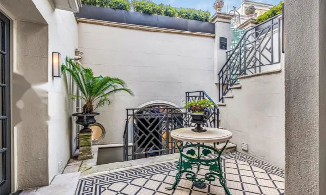 Недвижимость Redcliffe Square: 2