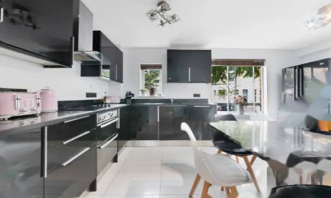 Недвижимость Stadium Street: 11