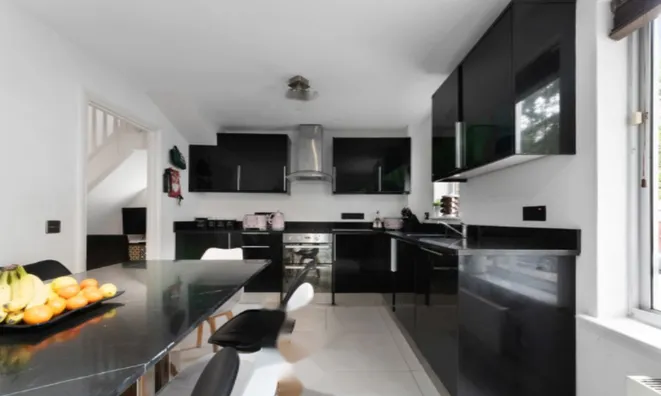 Недвижимость Stadium Street: 12