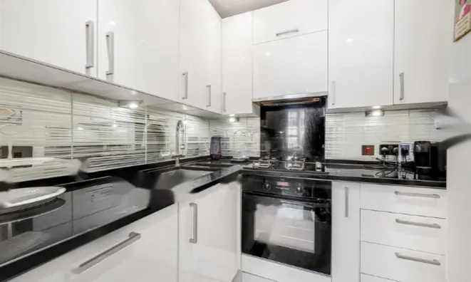 Недвижимость Cathcart Road: 14