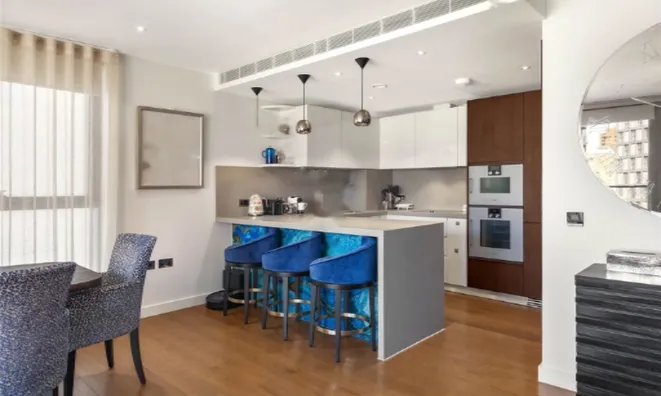 Недвижимость Compton House, Waterfront Drive: 1