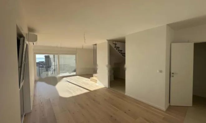 Недвижимость Четырехкомнатная квартира Центр: 4