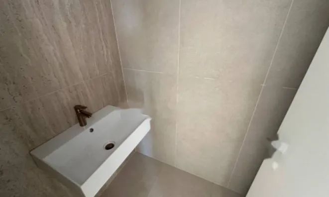 Недвижимость Четырехкомнатная квартира Центр: 23