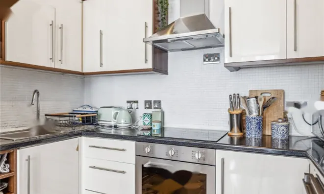 Недвижимость Finborough Road: 8